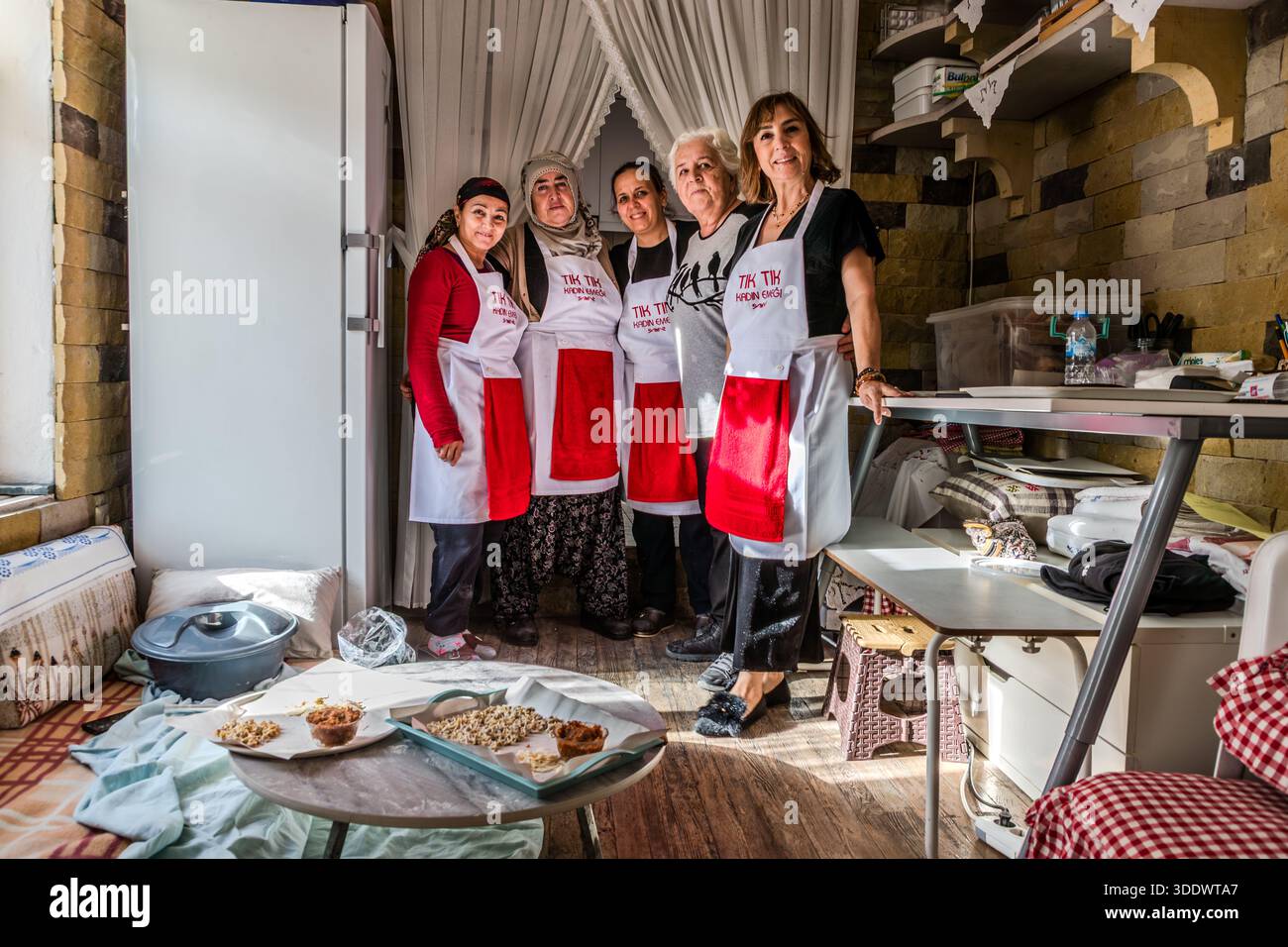 Members of the women's cooperative Tık Tık Kadın Emeği in the kitchen of their restaurant. Ürgüp, Central Anatolia Region, Turkey Stock Photo