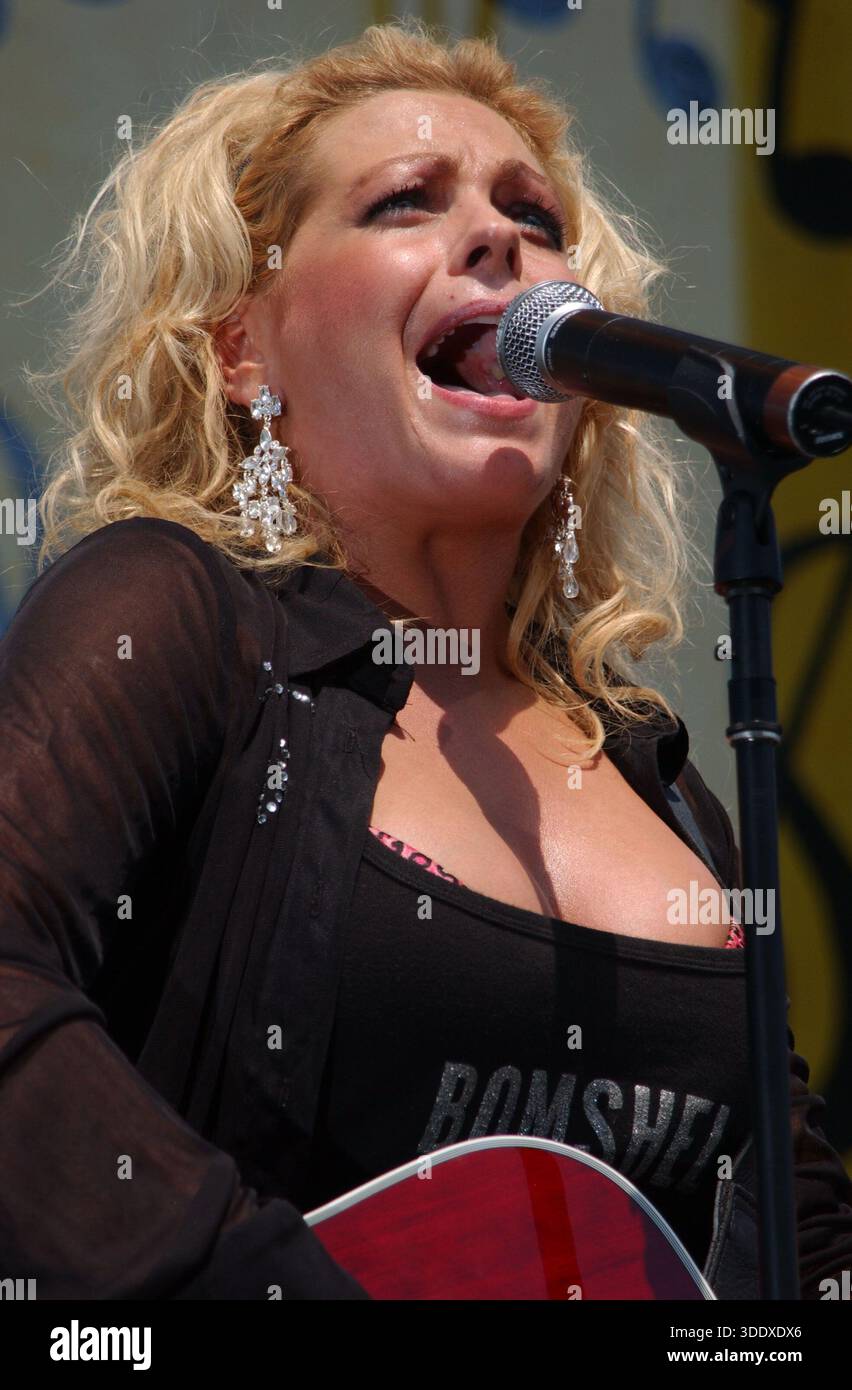Bomshel hi-res stock photography and images - Alamy