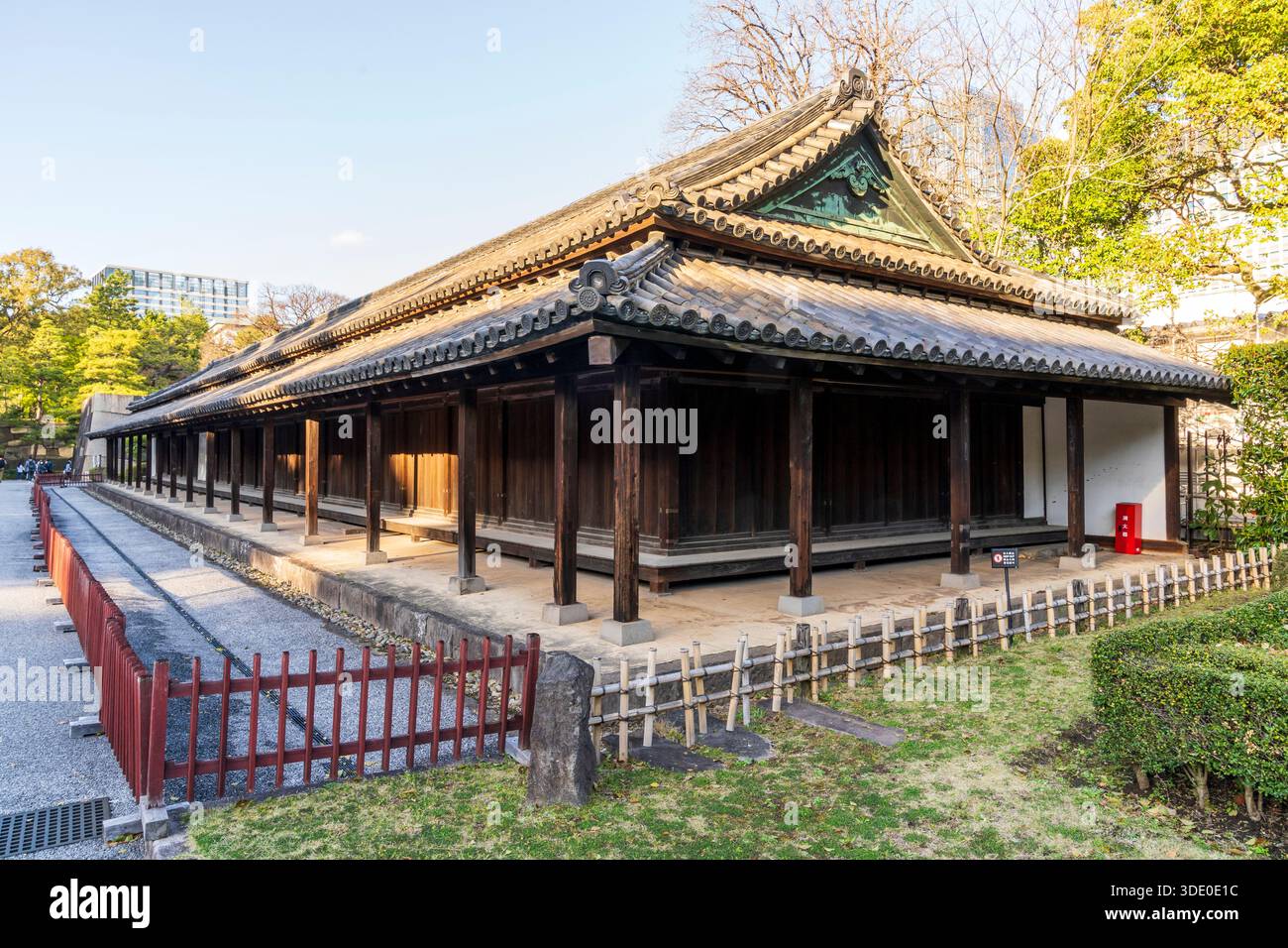 The Hyakunin Bansho, a large guardhouse by the third gate of Edo Castle ...