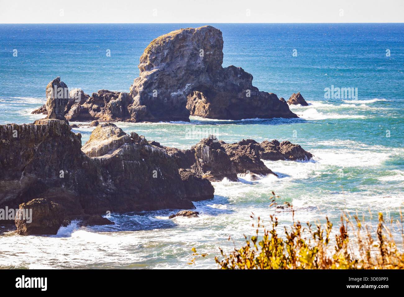 Expansive view rugged coastal cliffs hi-res stock photography and ...