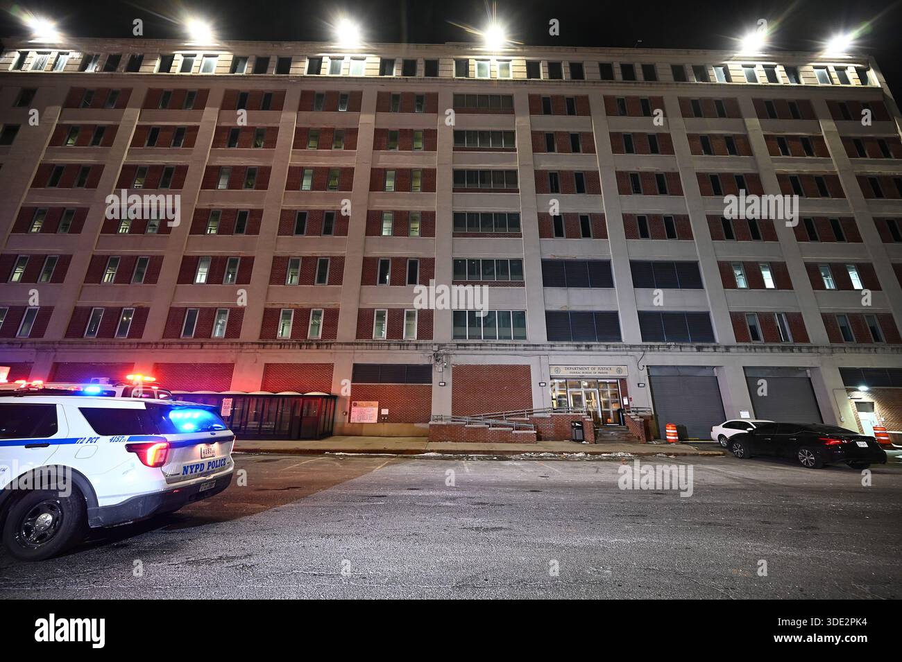 Mdoc Building View of the entrance of the Metropolitan Detention Center (MDC) Federal ...
