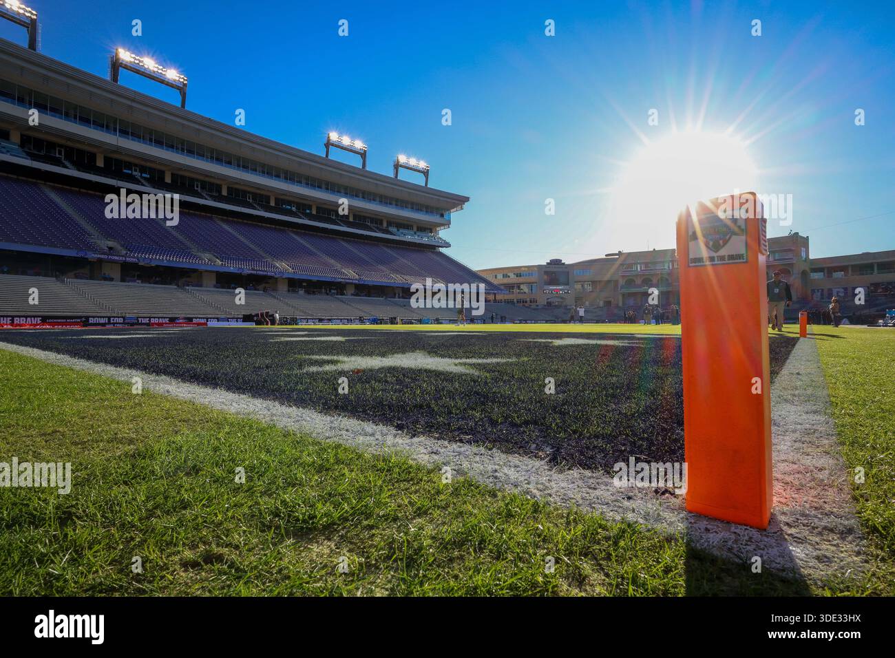 Fort Worth, TX USA: The sun peaks over an end zone pylon before the ...
