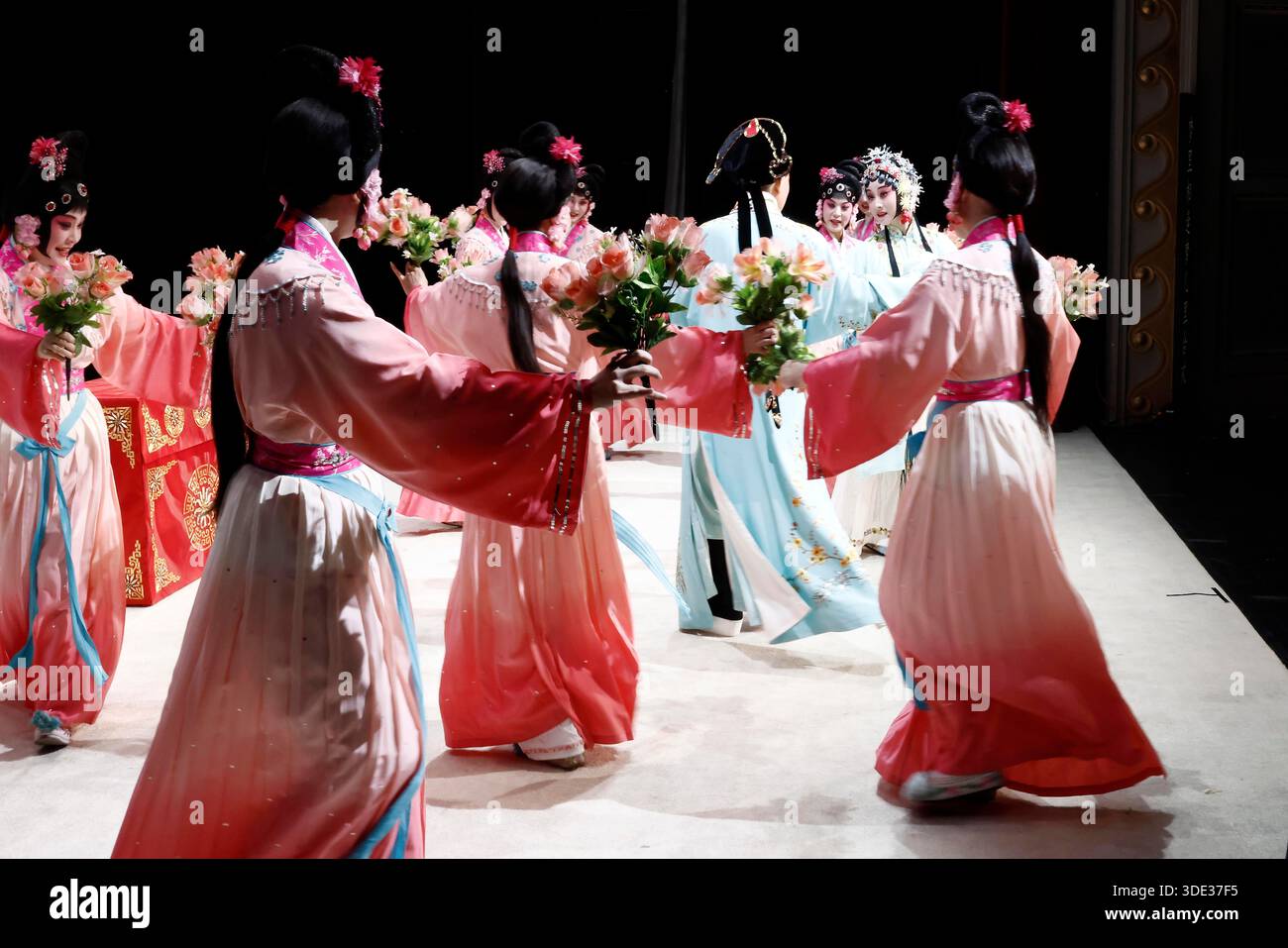Luo Chenxue (second from right) of the Shanghai Kunqu Opera Troupe ...