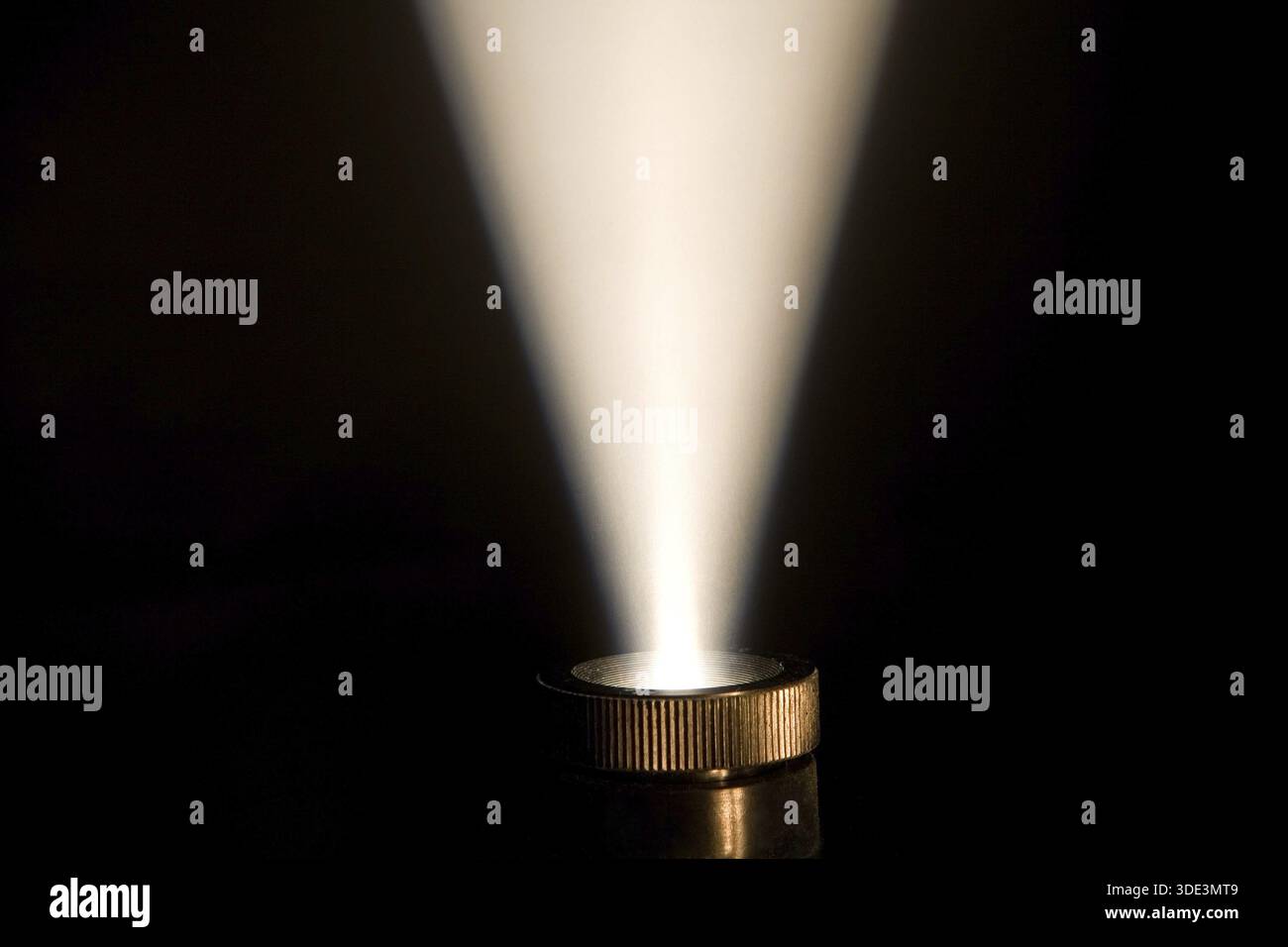 Projecto Rays Ray of light from a projector Stock Photo - Alamy
