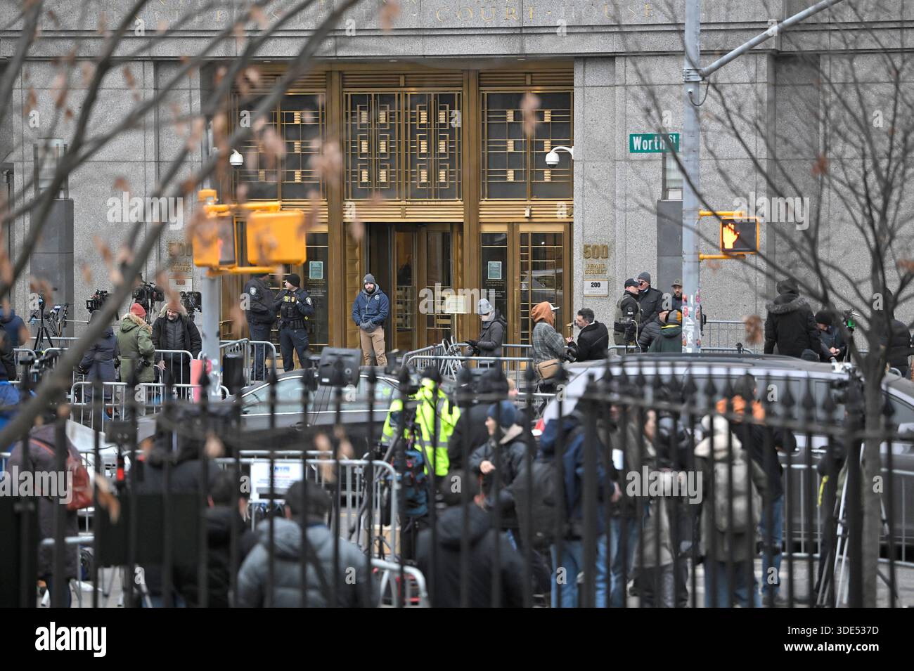 With members of the media set up on the sidewalks, U.S. Marshals and ...