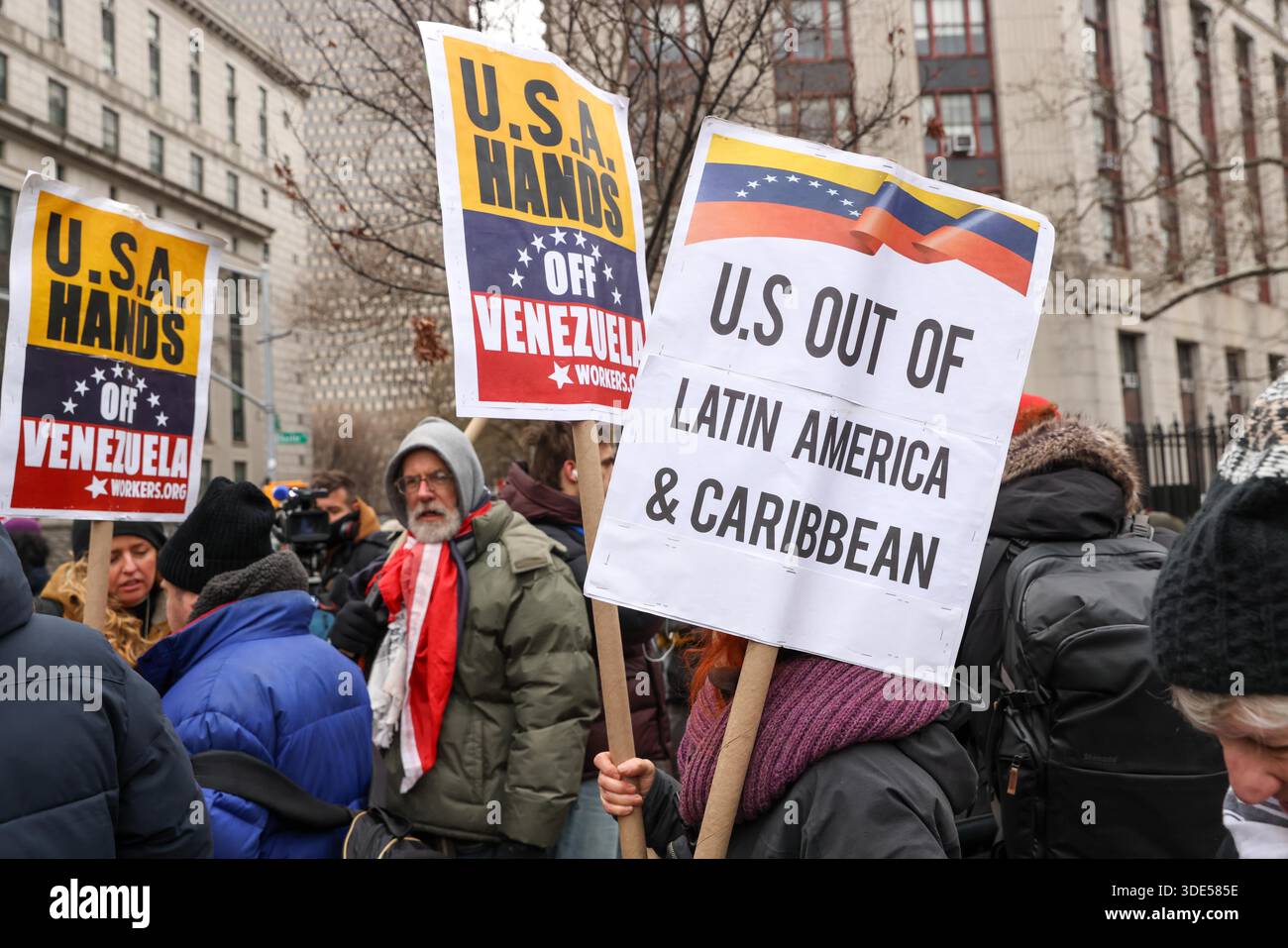 New York, United States. 05th Jan, 2026. Demonstrators gather outside the  Daniel Patrick Moynihan United States Courthouse as ousted Venezuelan  president Nicolas Maduro awaits his arraignment hearing on January 5, 2026  in