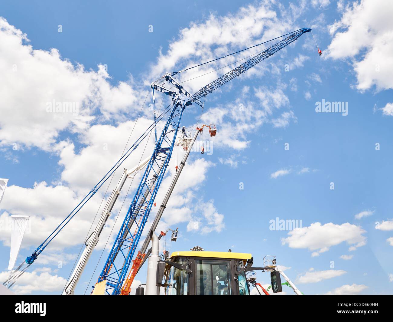 【原画】『Crane in the Clouds』 Crawler crane latticed boom with jib Stock Photo - Alamy