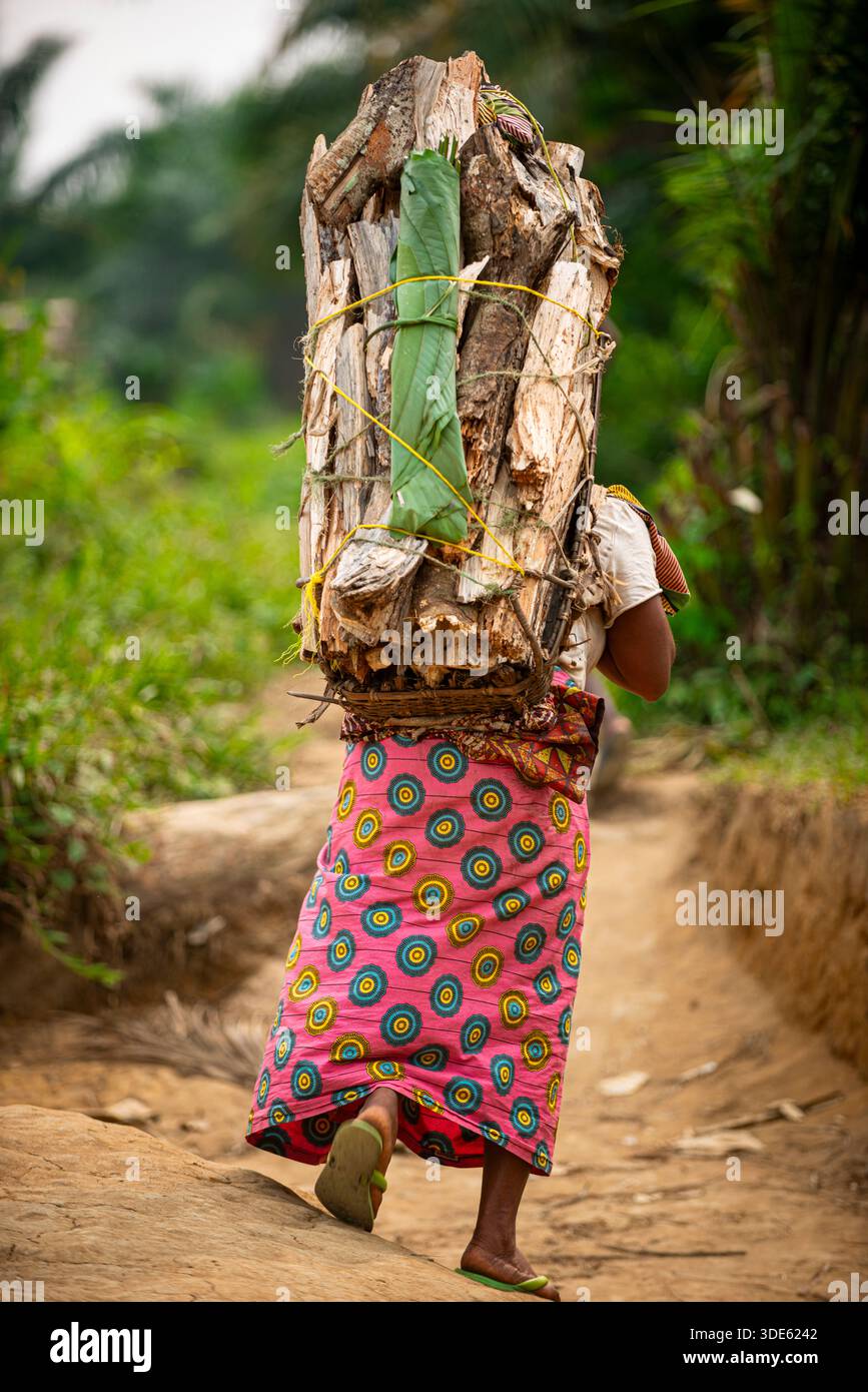 Femme africaine hi-res stock photography and images - Alamy