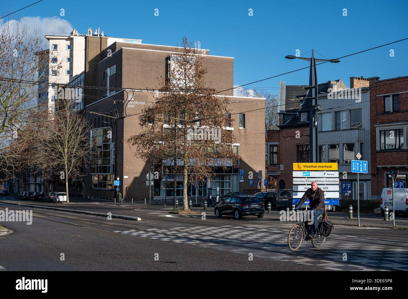 The intersection of the R40 ring road and Groot-Brittanniëlaan shows ...