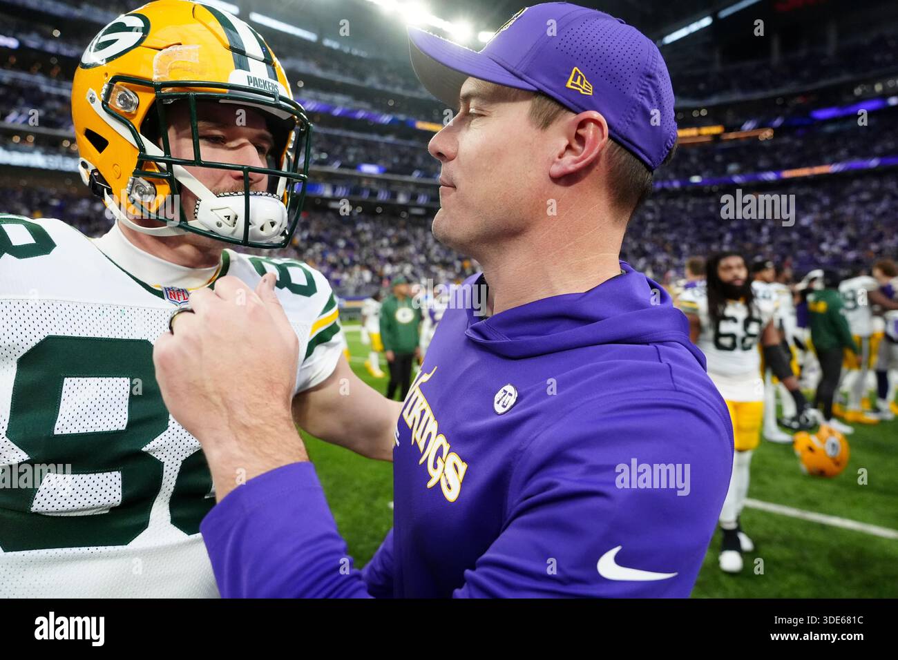 Minnesota Vikings head coach Kevin O'Connell, right, talks with Green ...