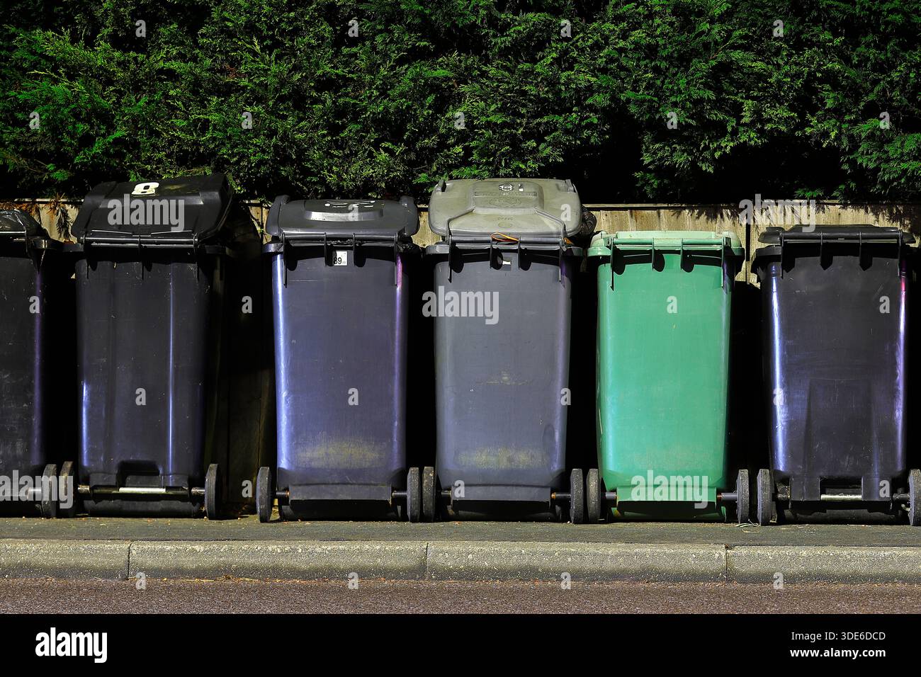 Leeds city council wheelie bins hi-res stock photography and images - Alamy