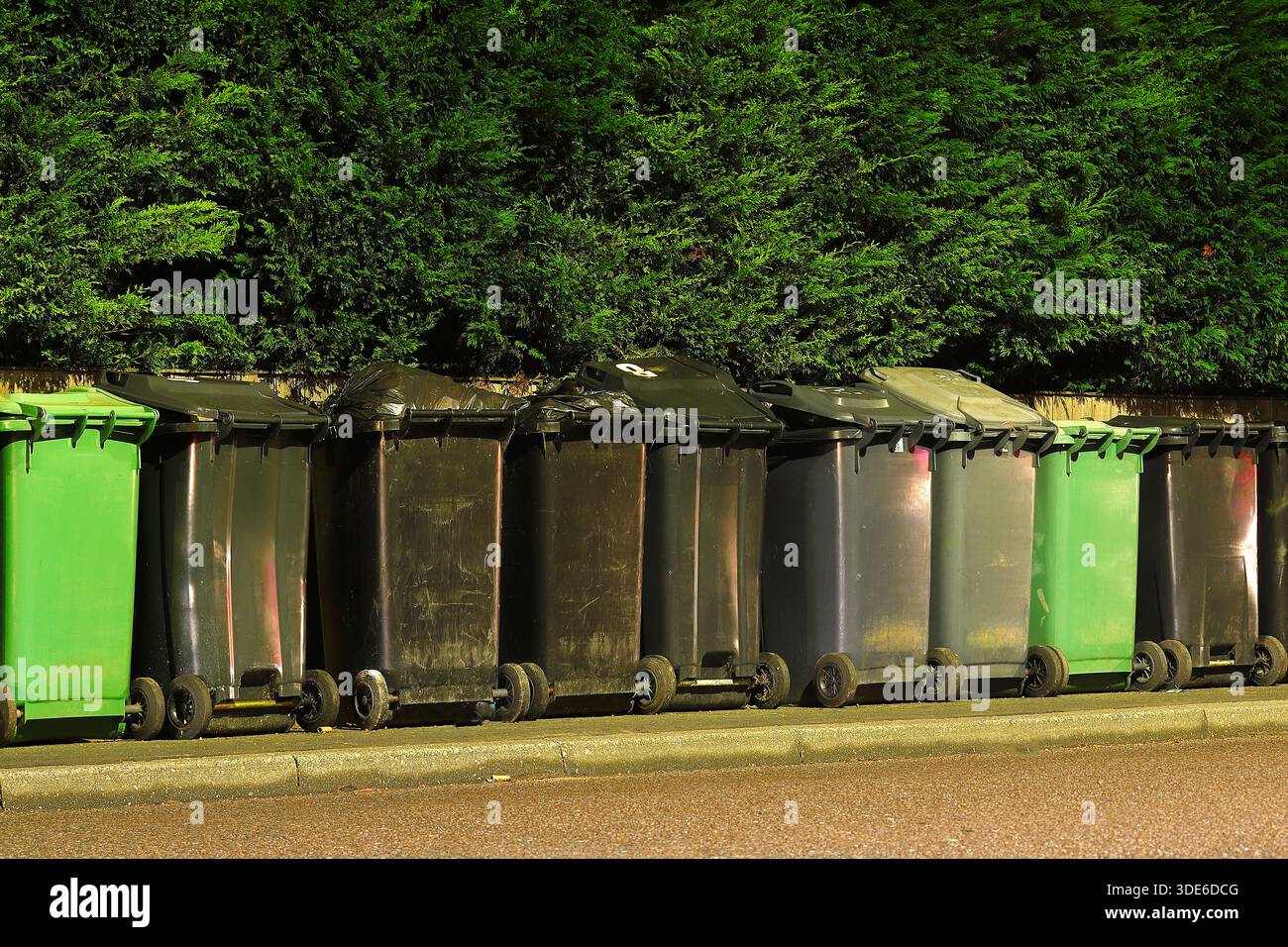 Leeds city council wheelie bins hi-res stock photography and images - Alamy