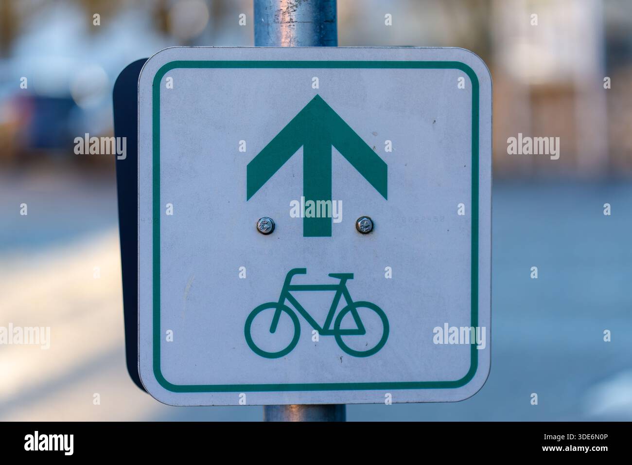 Road sign indicating footpath hi-res stock photography and images - Alamy