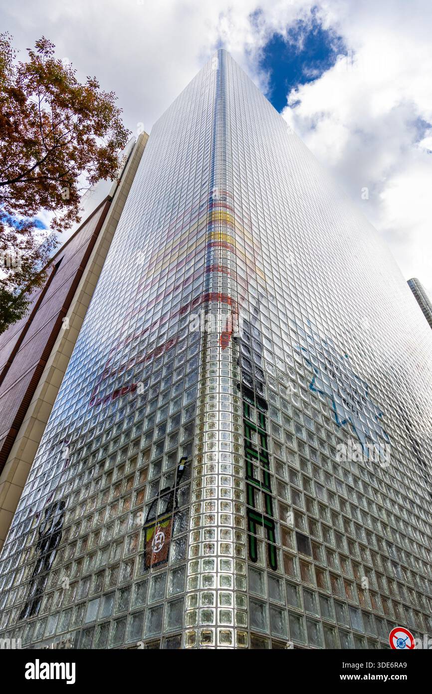 Glass Block Facade Of Early 00s Maison Herm s Building By Renzo Piano 