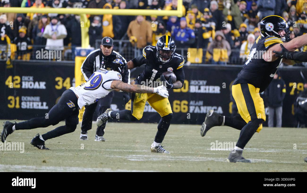 Jan 04, 2025: Kenneth Gainwell #14 during the Pittsburgh Steelers vs ...