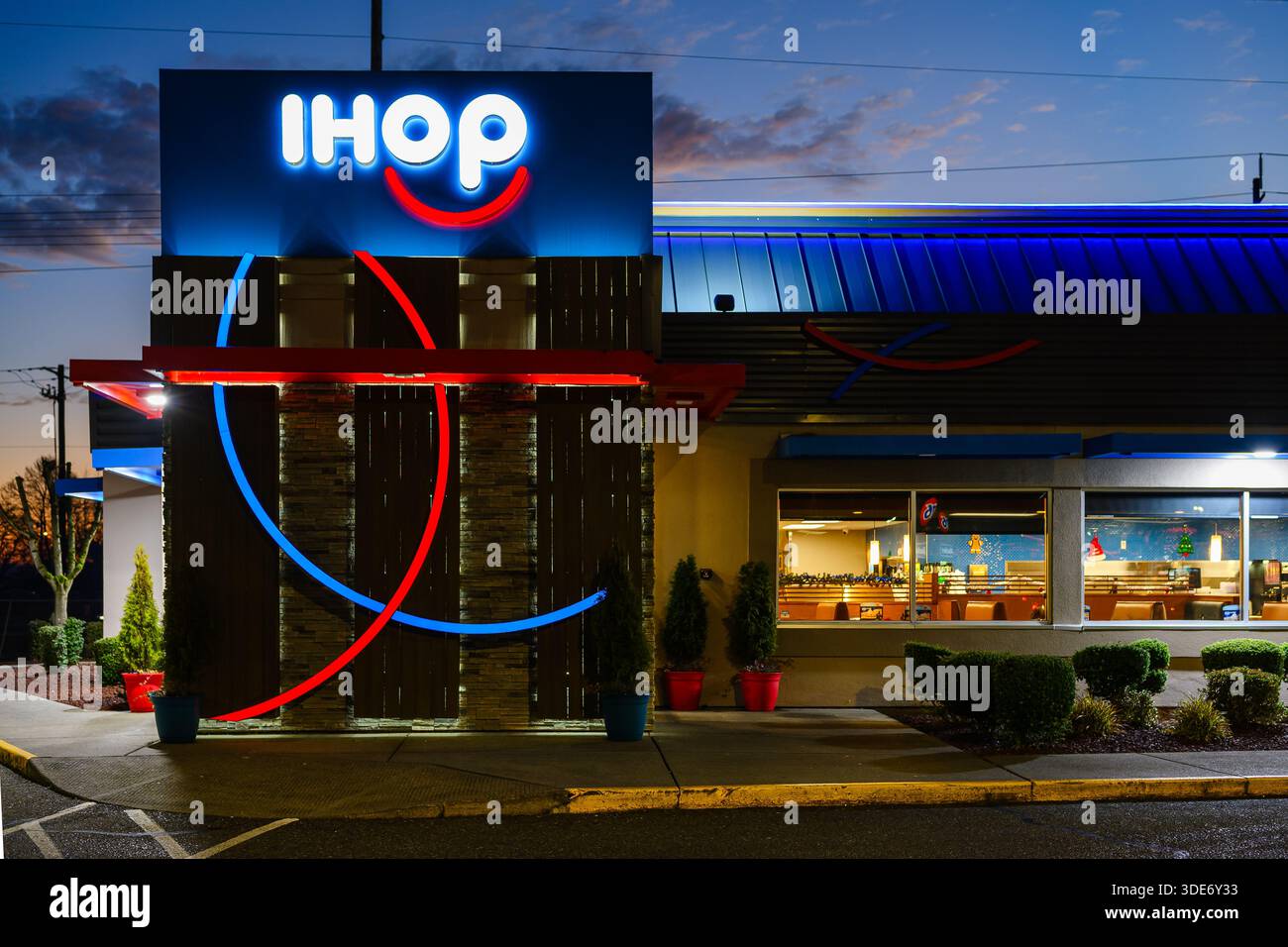 Ihop sign logo building international house of pancakes restaurant