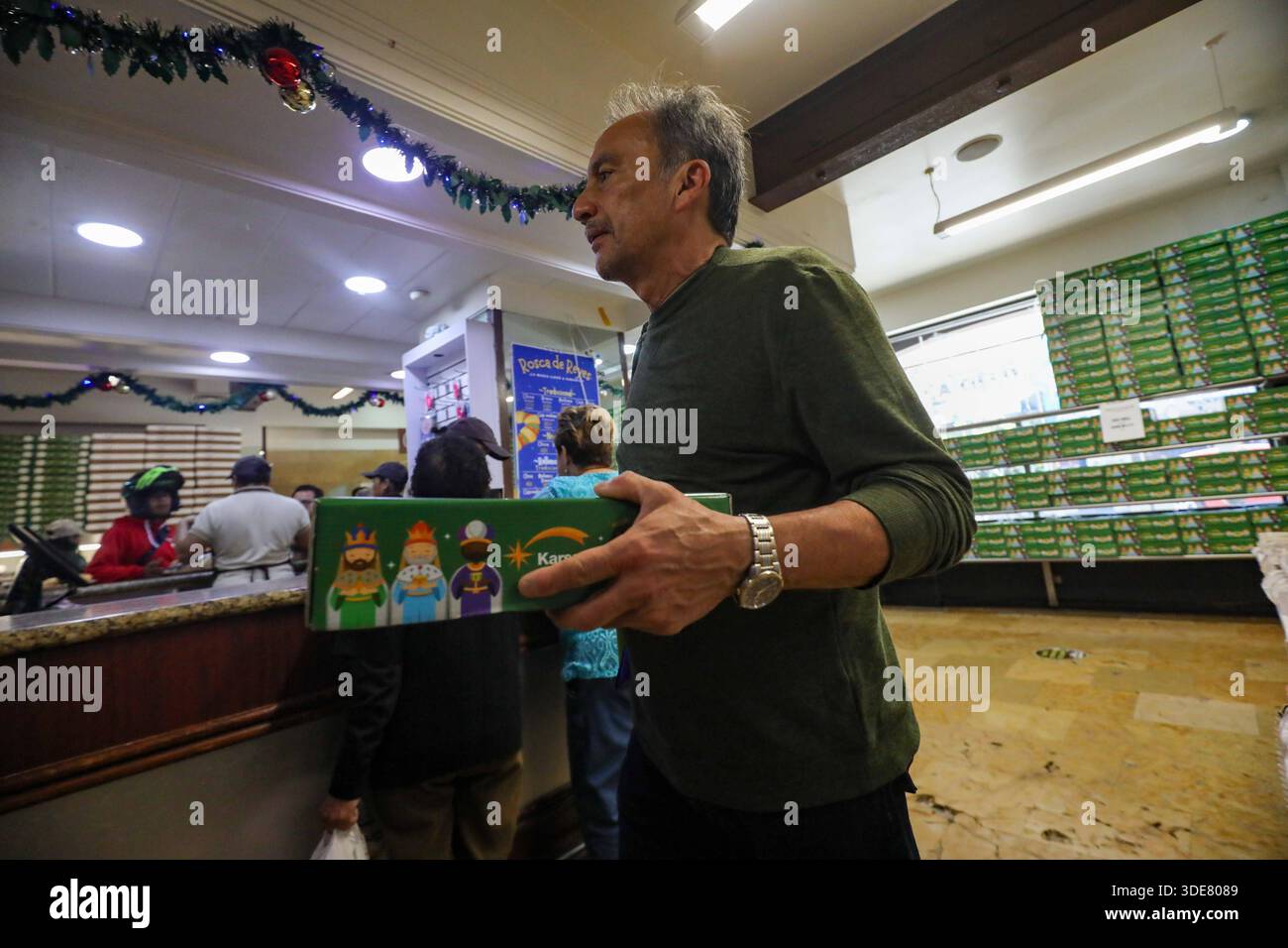 Sale of Rosca de Reyes for Three Kings Day People attend the La ...