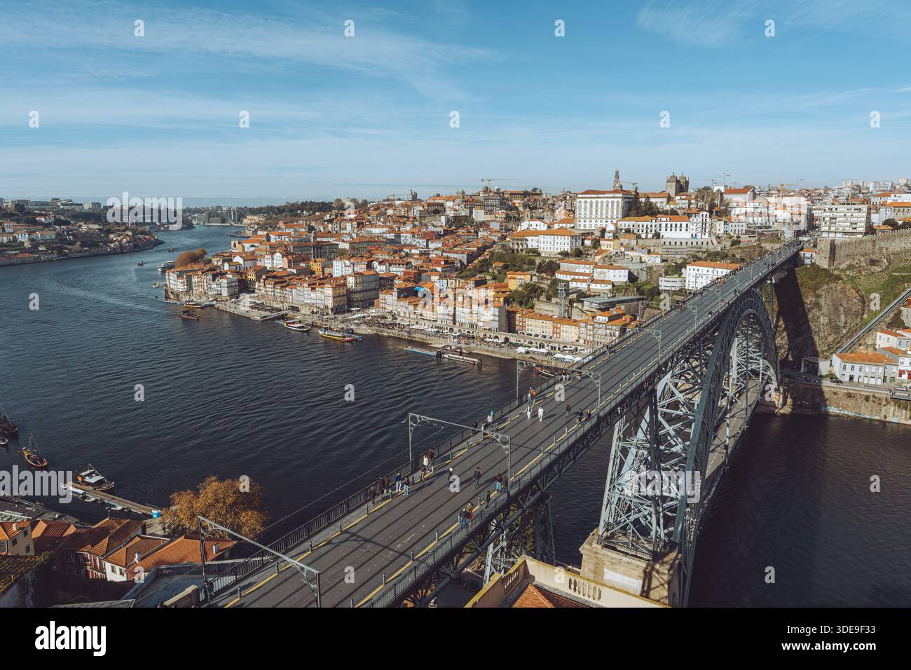 the-lu-s-i-bridge-ponte-de-dom-lu-s-i-is-a-double-deck-metal-arch