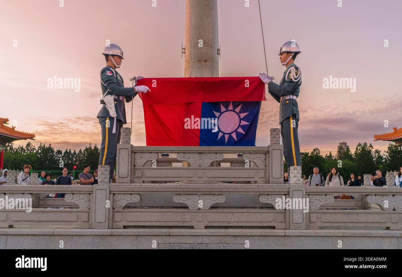 30 November 2024, Taiwan, Taipeh: Members of the Taiwanese honor guard ...