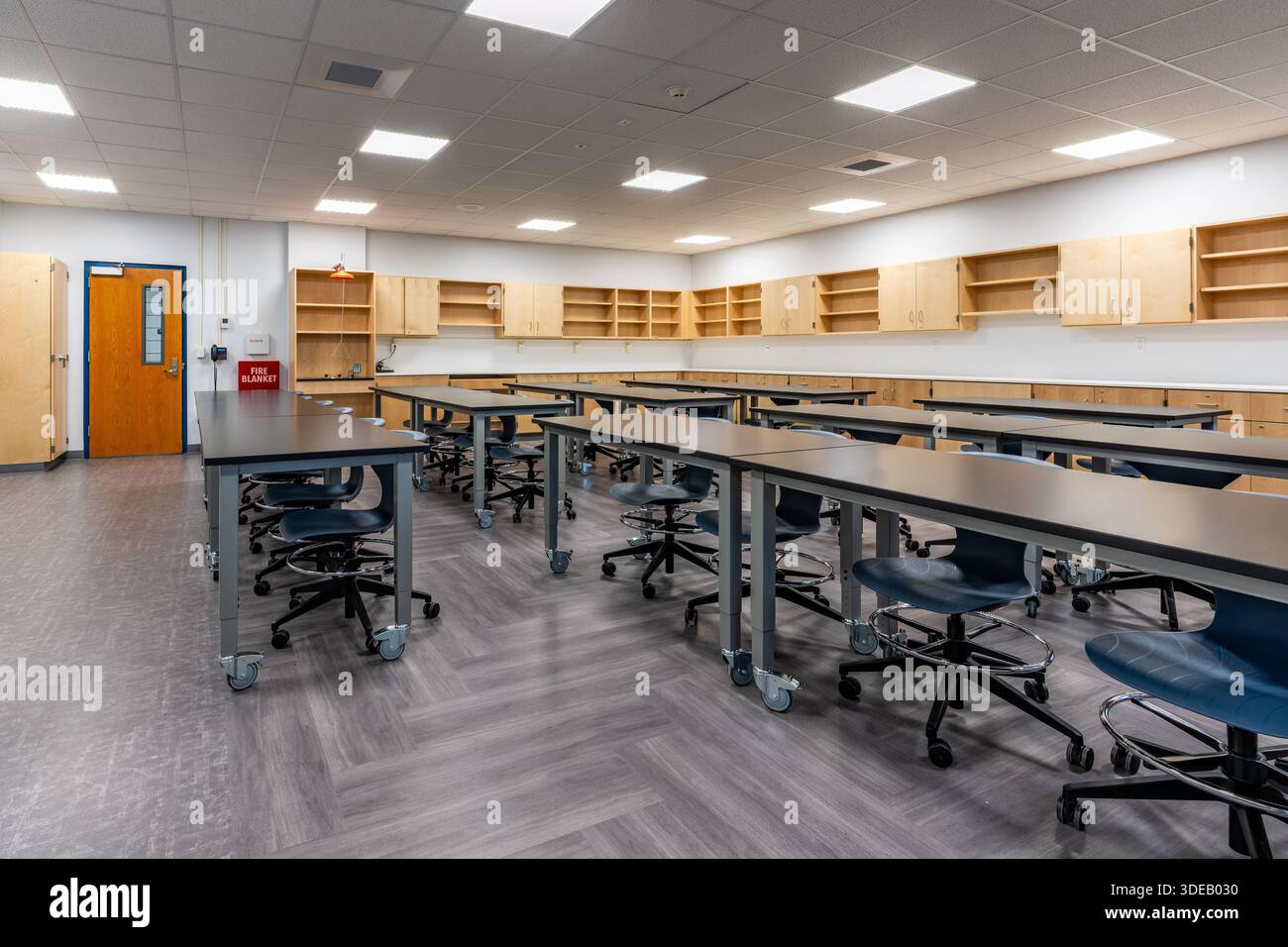 Example of a new empty nondescript US High School science classroom ...