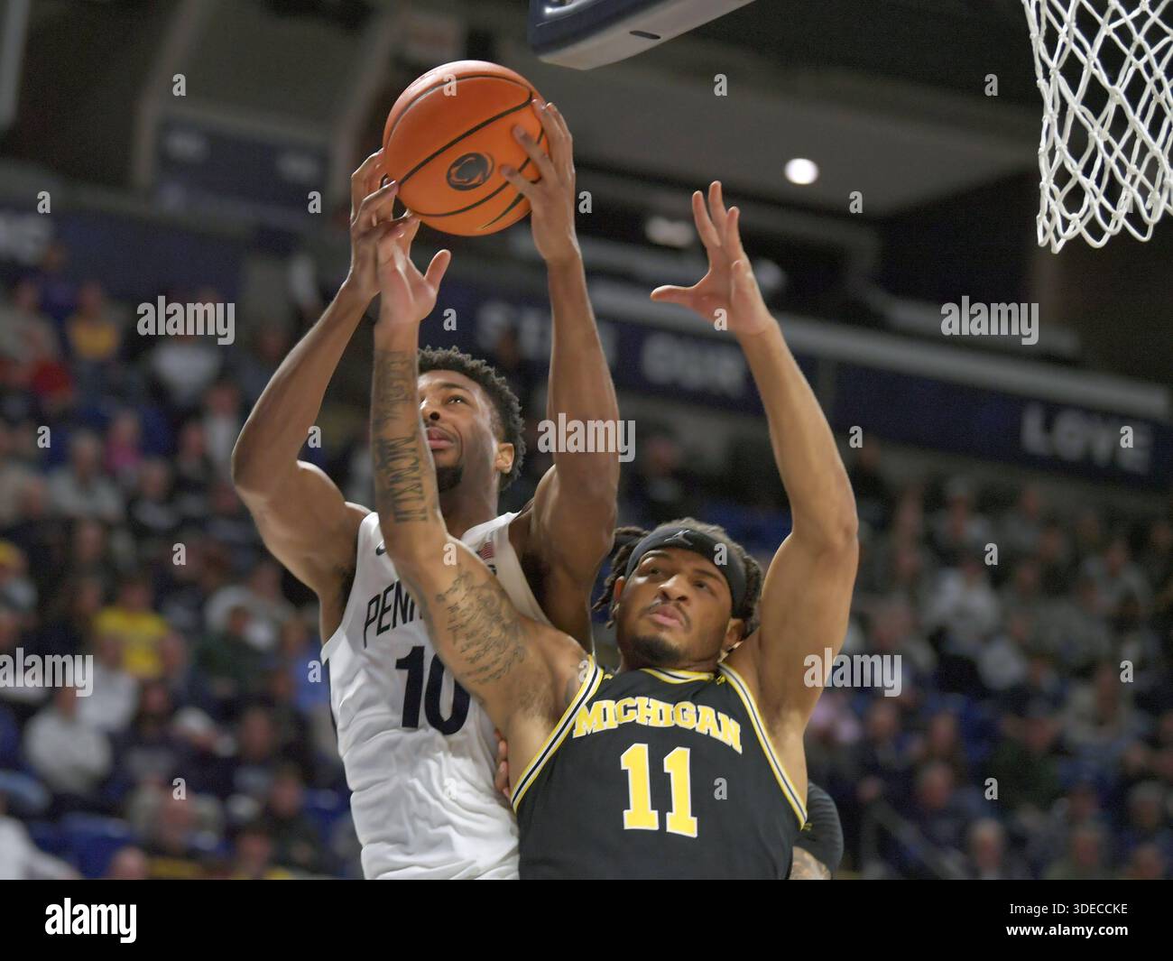 Roddy Reed Penn State's Josh Reed (10) and Michigan's Roddy Gayle Jr. (11) battle ...
