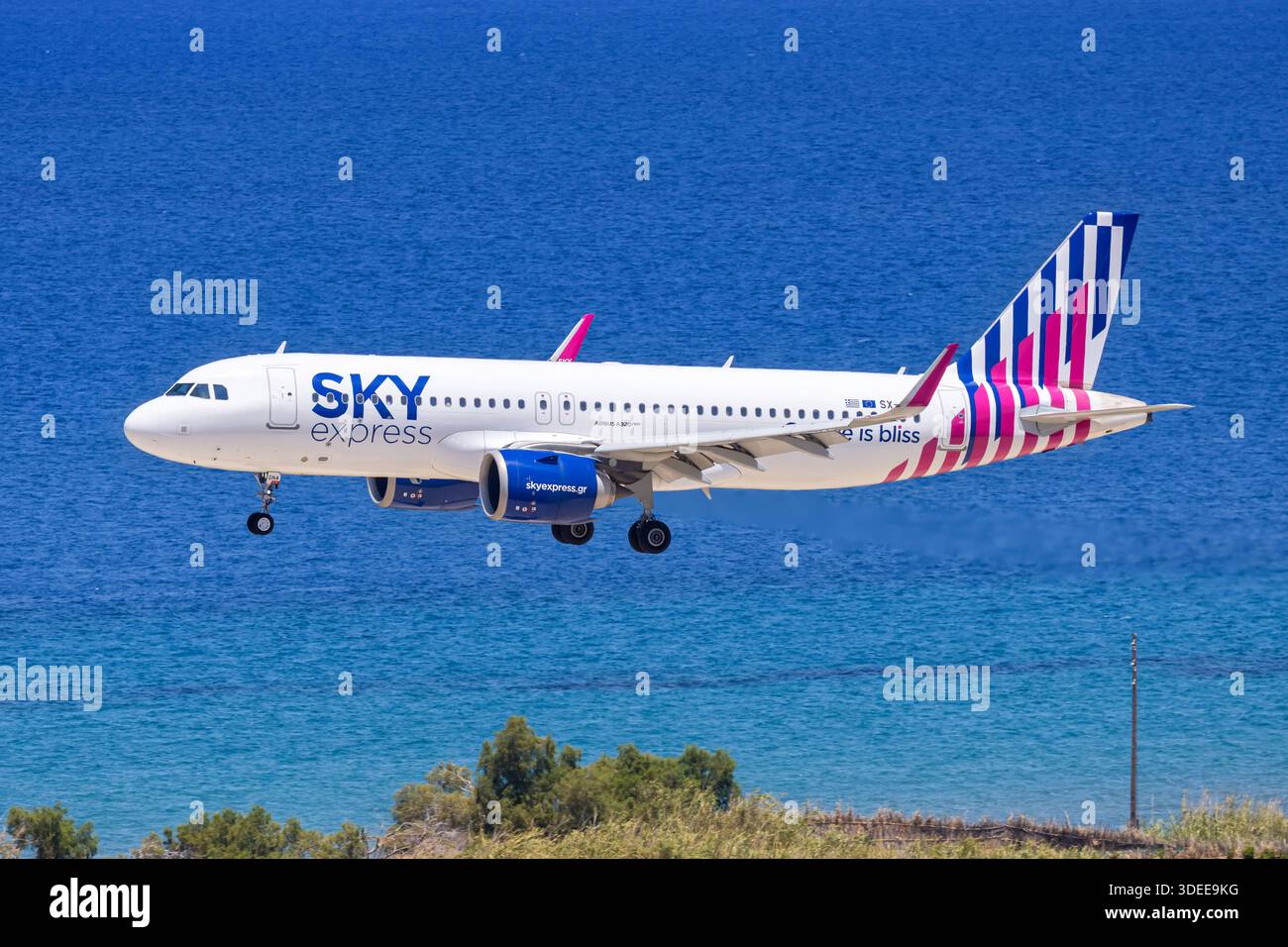 sky-express-airbus-a320neo-