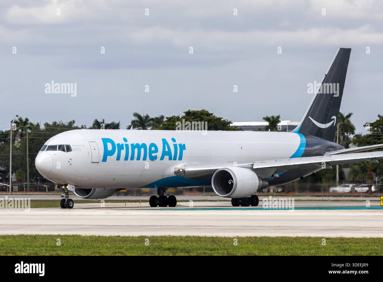 Amazon Flight Miami Amazon Prime Air Boeing 767-300ERBDSF Flugzeug Flughafen Miami in den ...