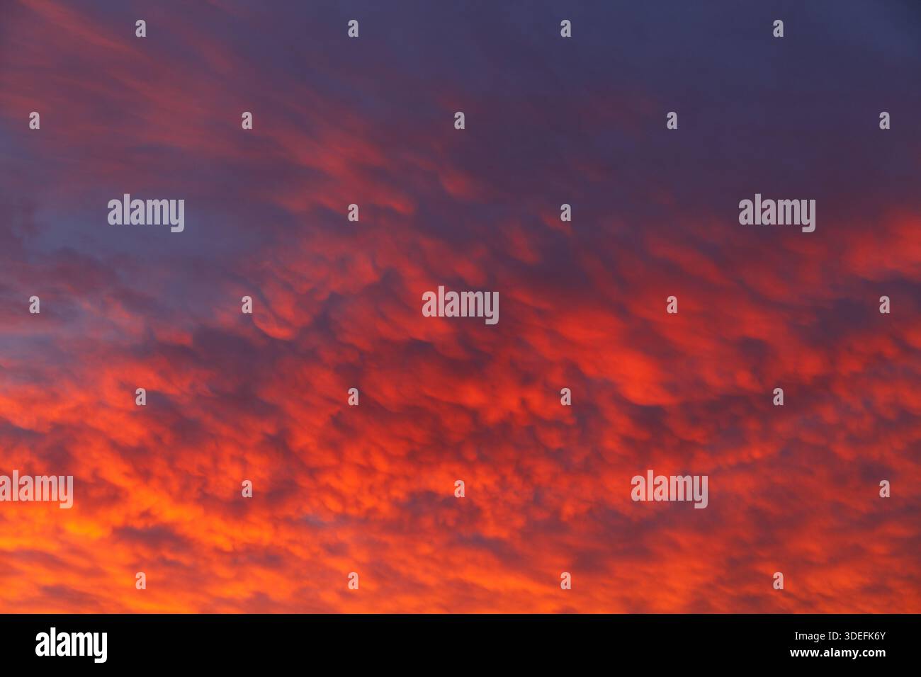 Dense cloud cover hi-res stock photography and images - Alamy
