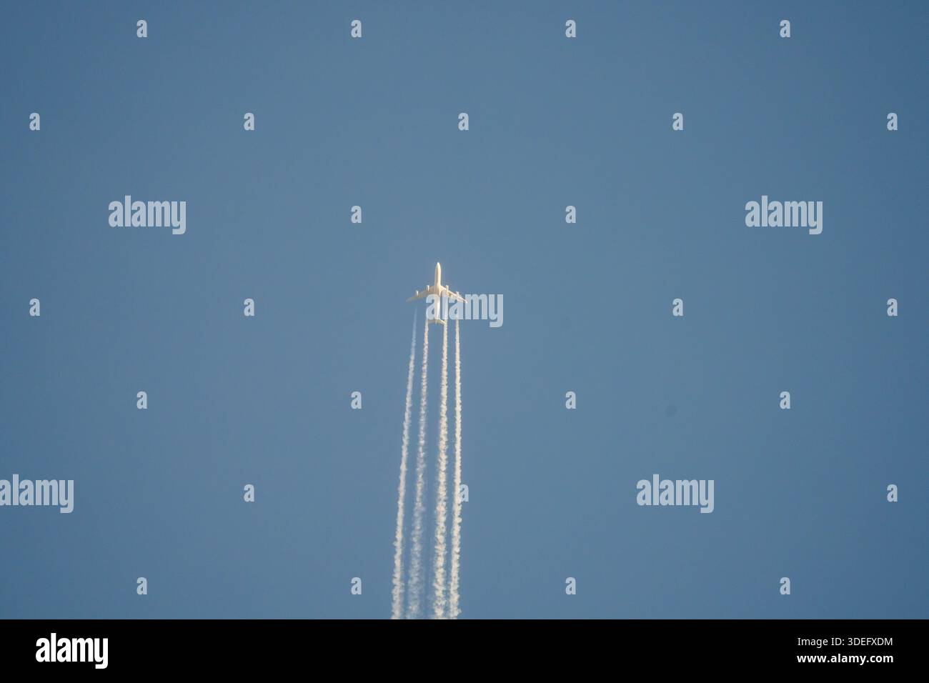 Aircraft cruising altitude hi-res stock photography and images - Alamy