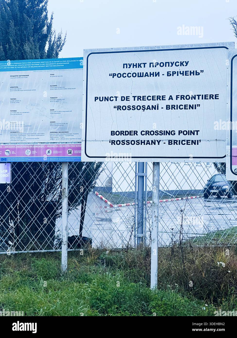 Borders様リクエストページ Border crossing warning sign hi-res stock photography and images