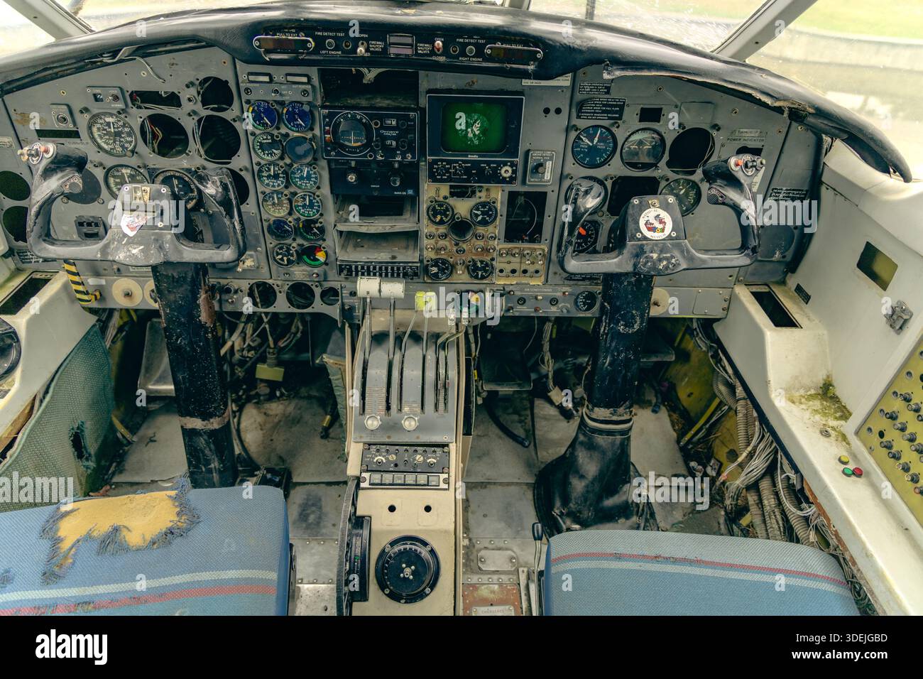 Power Indicator Left Engine Cockpit Controls Stock Photo - Alamy