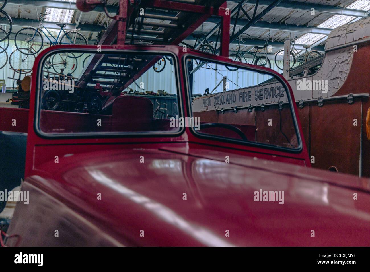 Fire Engine Mirrors Brigade mirrors hi-res stock photography and images - Alamy