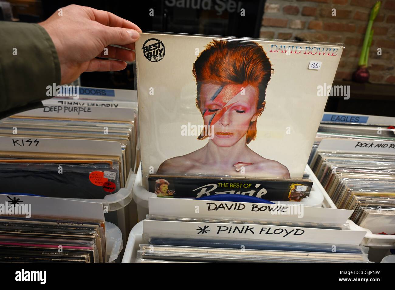 David bowie album cover hi-res stock photography and images - Alamy