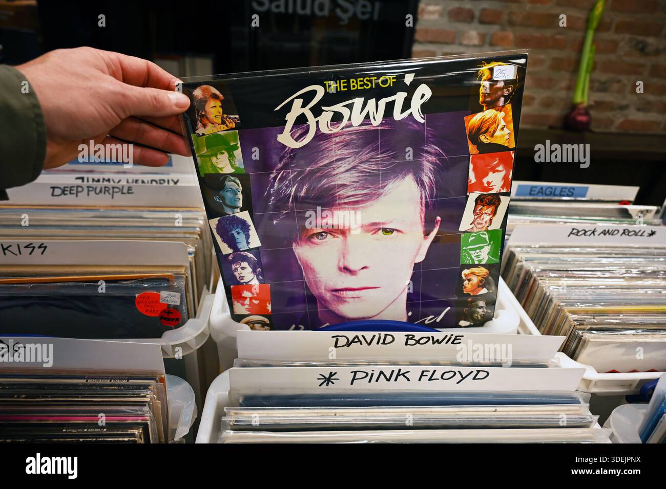 David bowie album cover hi-res stock photography and images - Alamy