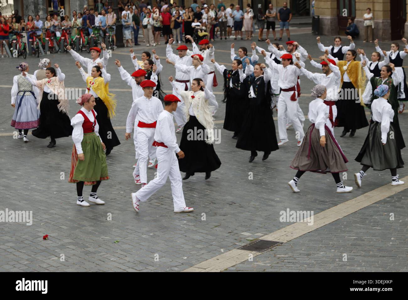 Dance troupes hi-res stock photography and images - Alamy