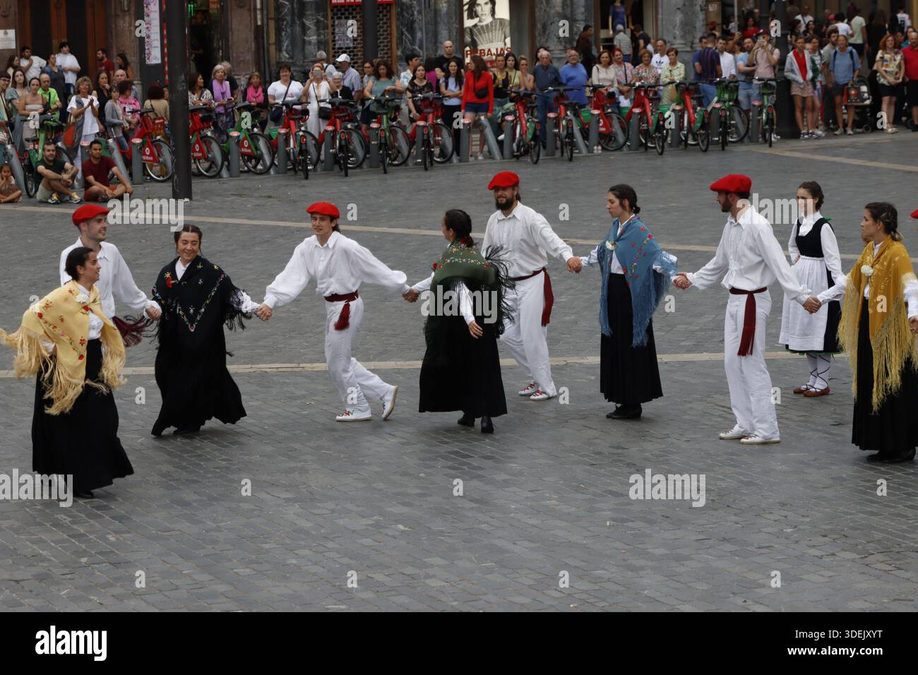 Dance troupes hi-res stock photography and images - Alamy
