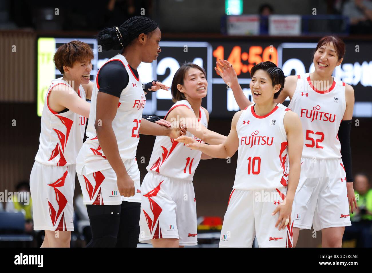 nd Yoyogi Gymnasium, Tokyo, Japan. 8th Jan, 2026. Fujitsu Red Wave team group, JANUARY 8, 2026 - Basketball : Empress's Cup Basketball 2025-26 Final Round Quarter-final match between Fujitsu Red Wave - Toyota Boshoku Sunshine Rabbits at 2nd Yoyogi Gymnasium, Tokyo, Japan. Credit: YUTAKA/AFLO SPORT/Alamy Live News Stock Photo