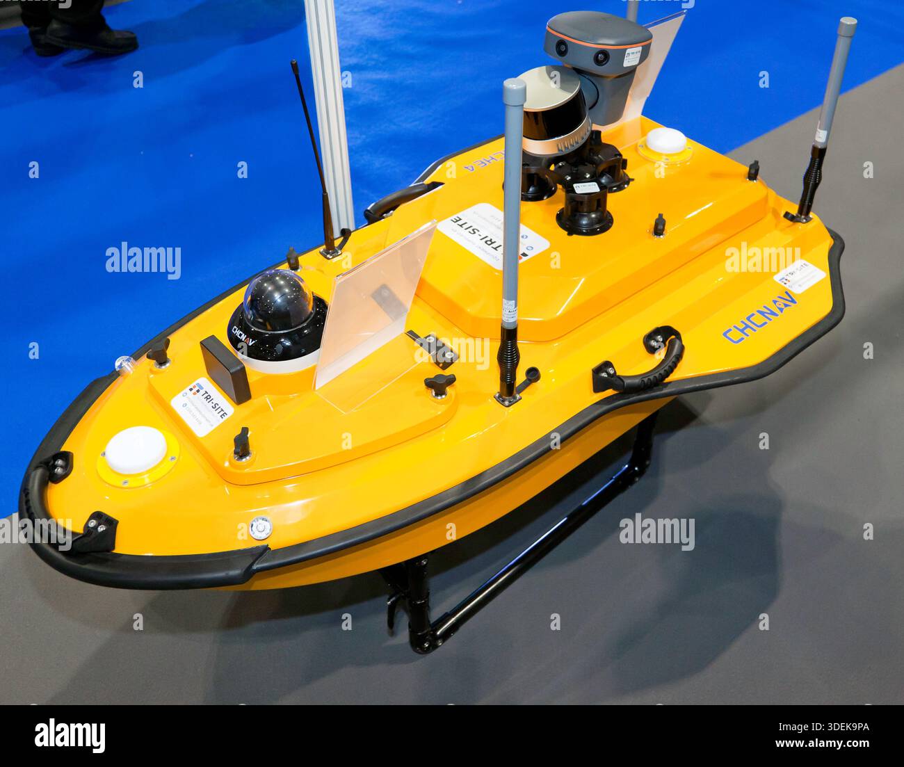 Integrated single beam echo sounder hi-res stock photography and images ...
