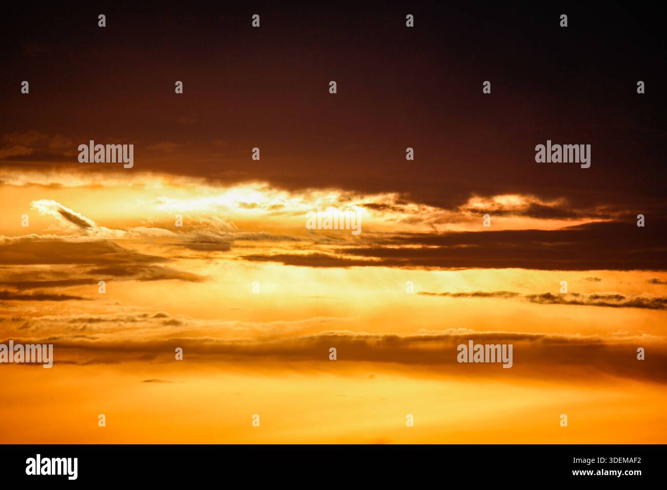 Melbourne, Australia. 08th Jan, 2026. A general view of Point Cooke Marine Sanctuary at sunset during extreme heat conditions. Tomorrow, Victoria will continue to experience extreme weather, with temperatures forecast to reach 41 °C in Melbourne and up to 43 °C in regional areas. Bushfire warnings, including “leave immediately” notices near Longwood, are in place, while damaging wind gusts of up to 90-110 km/h are forecast to affect Melbourne and surrounding areas. Credit: SOPA Images Limited/Alamy Live News Stock Photo