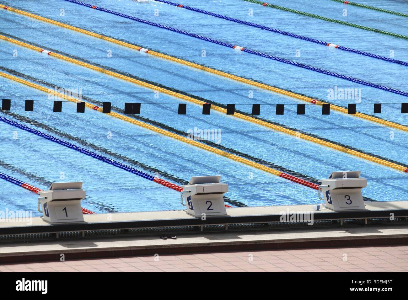 Pool Starting Triangle Starting block in green hi-res stock photography and images - Alamy