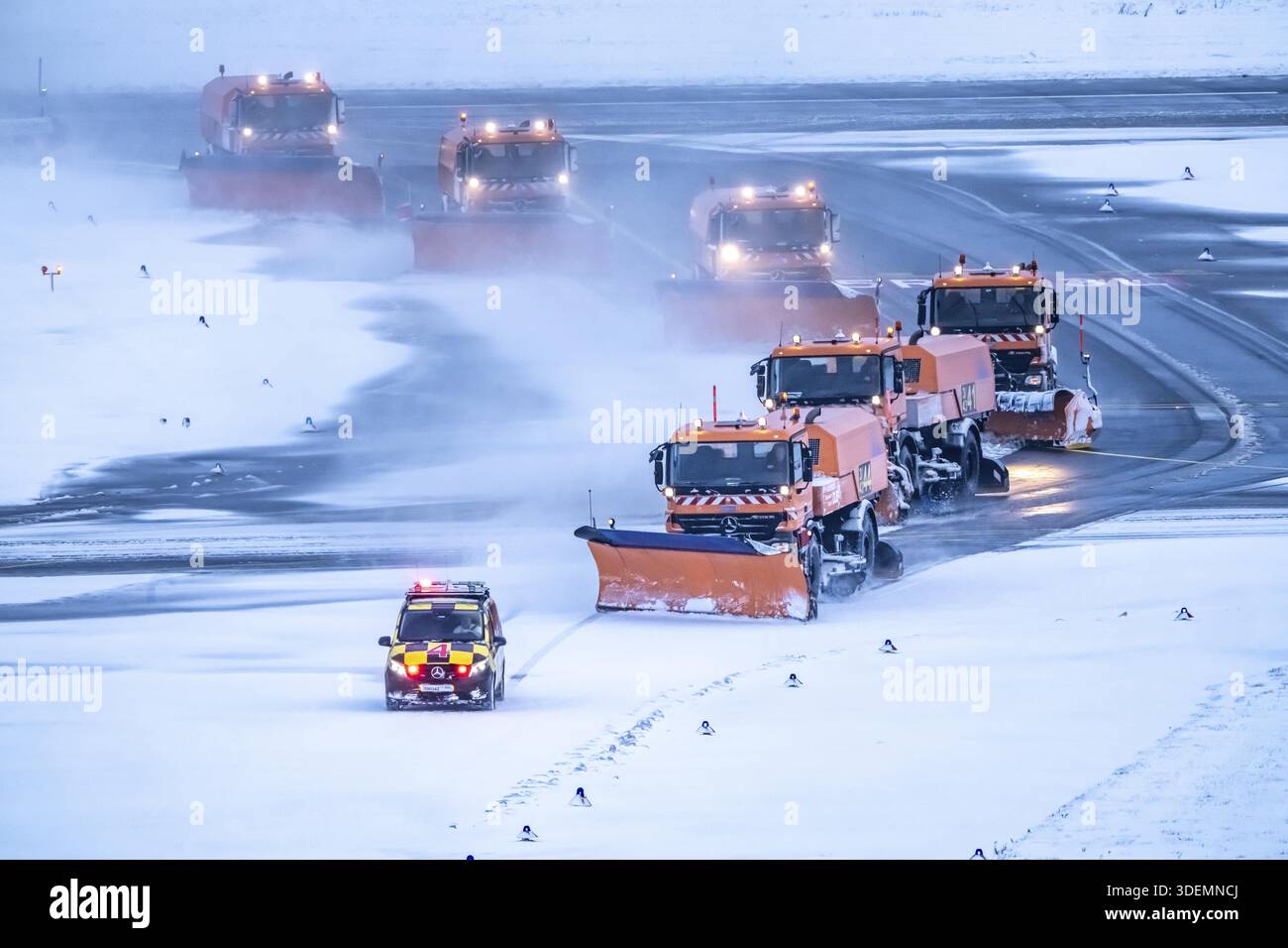 The onset of winter in North Rhine-Westphalia, flight operations are maintained at Duesseldorf Airport with great effort, the taxiways and runway are Stock Photo