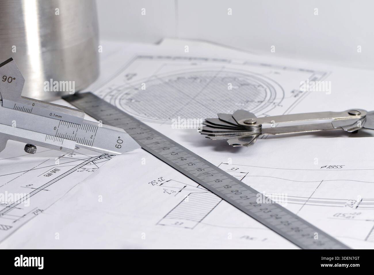 Templates for measuring the bevel edge during the preparation of the ...