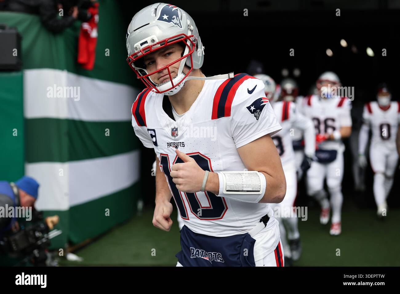 New England Patriots quarterback Drake Maye (10) takes the field during ...