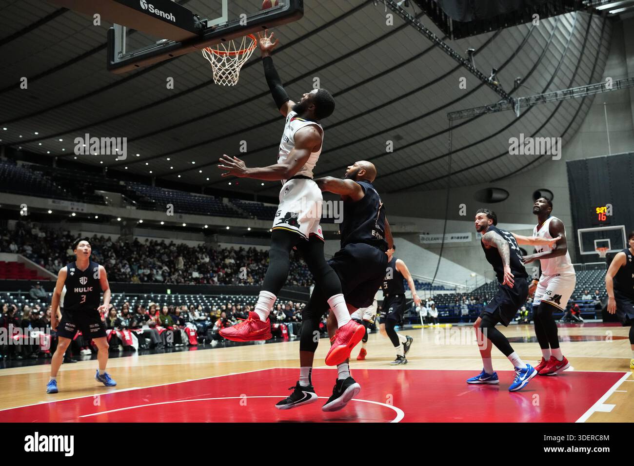 st Yoyogi Gymnasium, Tokyo, Japan. 8th Jan, 2026. David Nwaba (Neo Phoenix), JANUARY 8, 2026 - Basketball : Emperor's Cup Basketball 2025-26 Final Round Quarter-final match between San-En Neo Phoenix 87-79 Altiri Chiba at 1st Yoyogi Gymnasium, Tokyo, Japan. Credit: AFLO SPORT/Alamy Live News Stock Photo