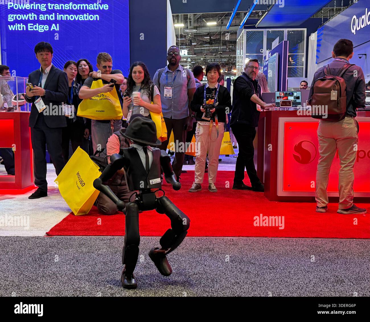 Robot dance off hi-res stock photography and images - Alamy