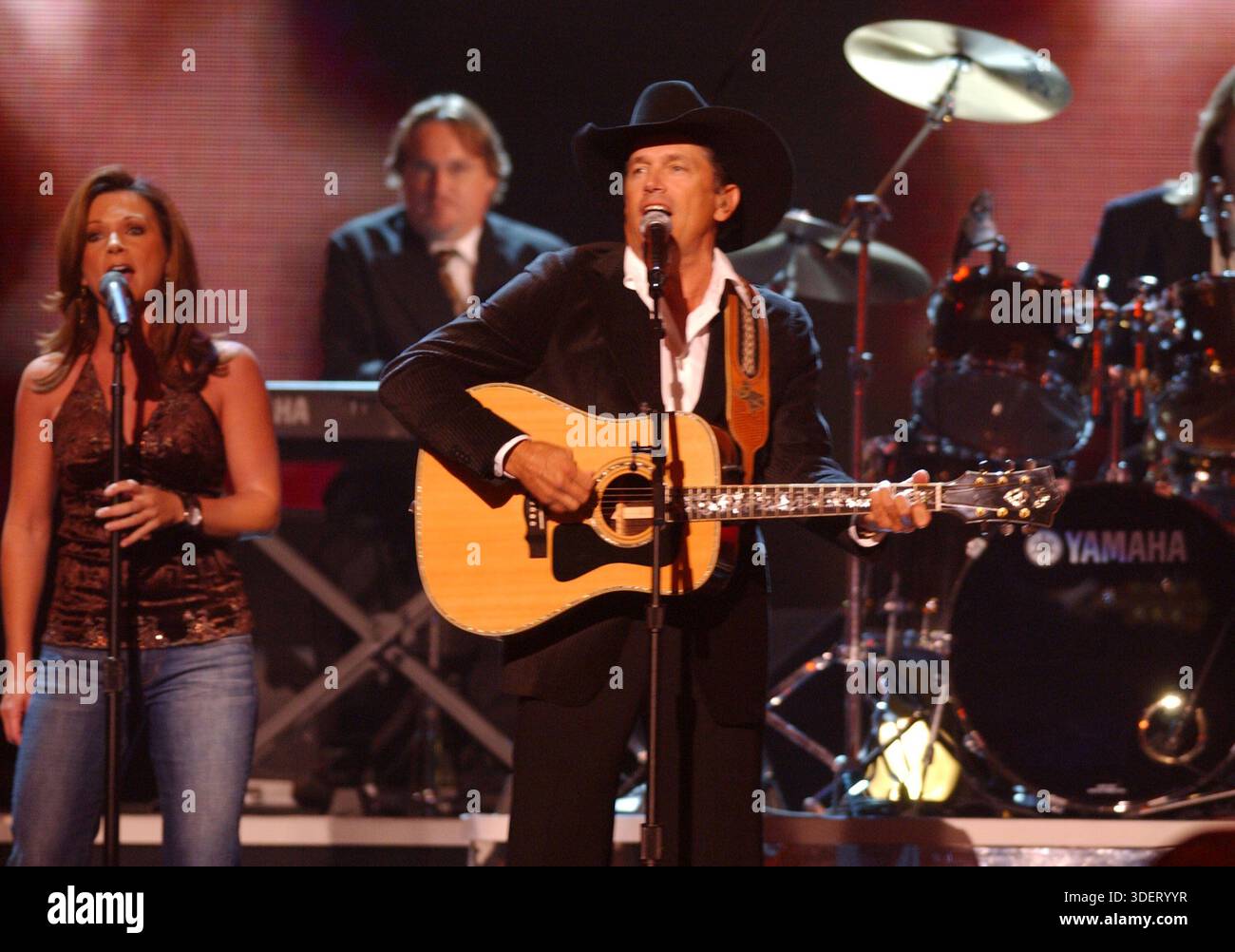15 November 2005 - New York, New York - George Strait. 39th Annual CMA ...