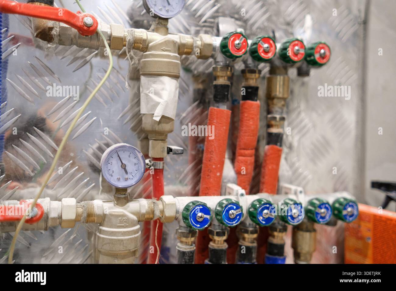 Water and pressure gauges hi-res stock photography and images - Alamy