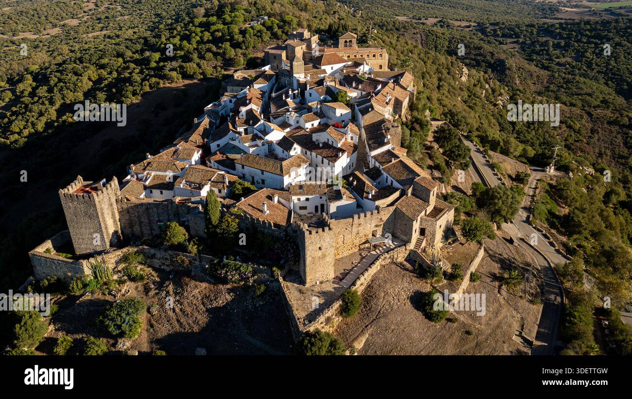 Castillo medieval hi-res stock photography and images - Alamy