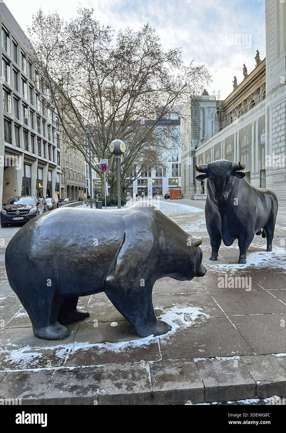 Sculptures of bull and bear stand on the stock exchange and symbolize rising and falling prices on the financial markets. Frankfurt/Main, Germany Stock Photo