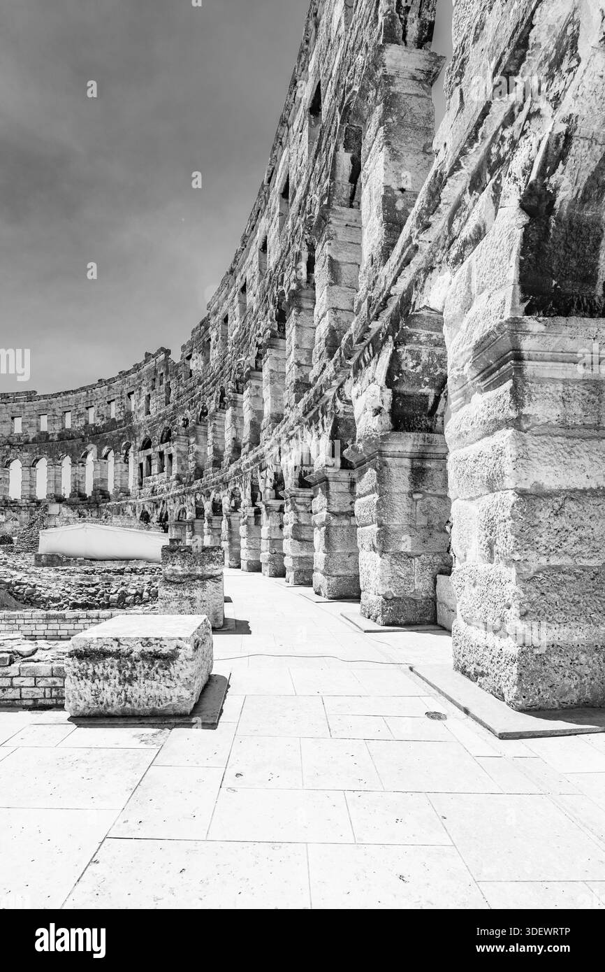 Roman amphitheatre pula arena Black and White Stock Photos & Images - Alamy